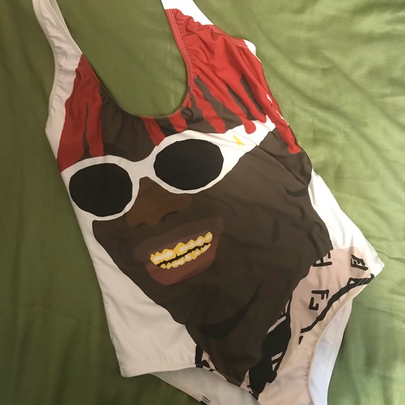 Bathing suit size large - Picture 1 of 7